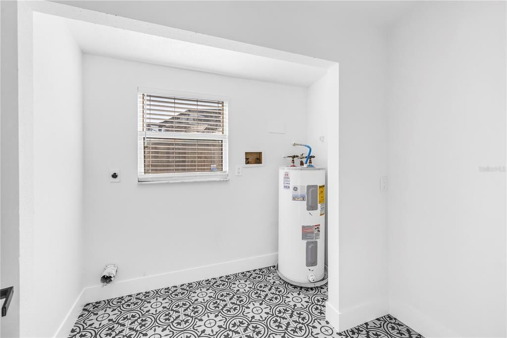 Activo con contrato: $599,900 (4 camas, 2 baños, 1870 Pies cuadrados)