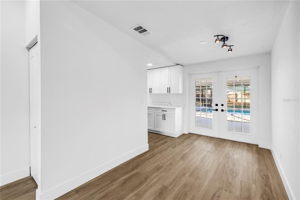 Activo con contrato: $599,900 (4 camas, 2 baños, 1870 Pies cuadrados)