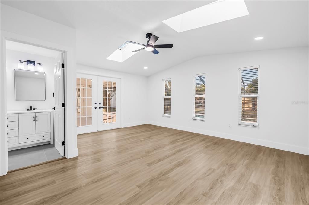 Activo con contrato: $599,900 (4 camas, 2 baños, 1870 Pies cuadrados)