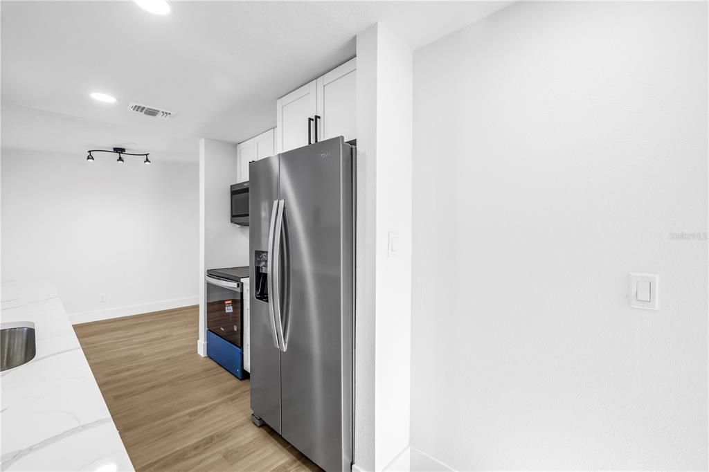 Activo con contrato: $599,900 (4 camas, 2 baños, 1870 Pies cuadrados)