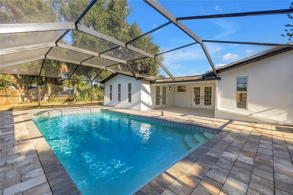 Activo con contrato: $599,900 (4 camas, 2 baños, 1870 Pies cuadrados)