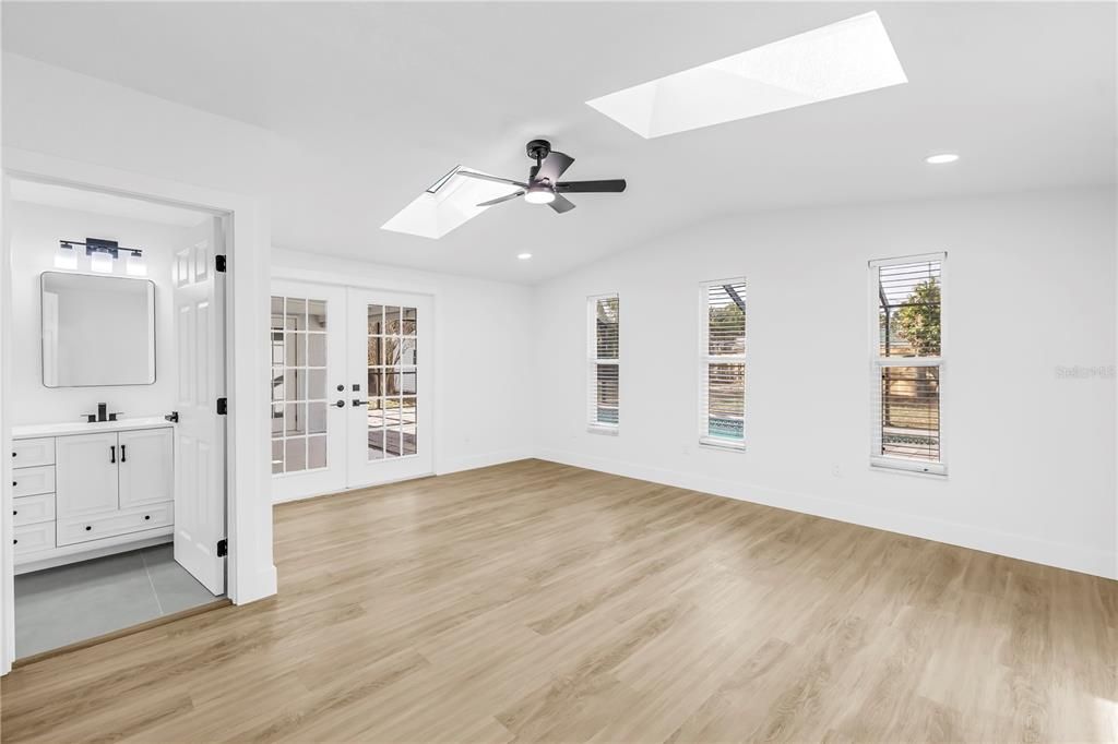 Activo con contrato: $599,900 (4 camas, 2 baños, 1870 Pies cuadrados)