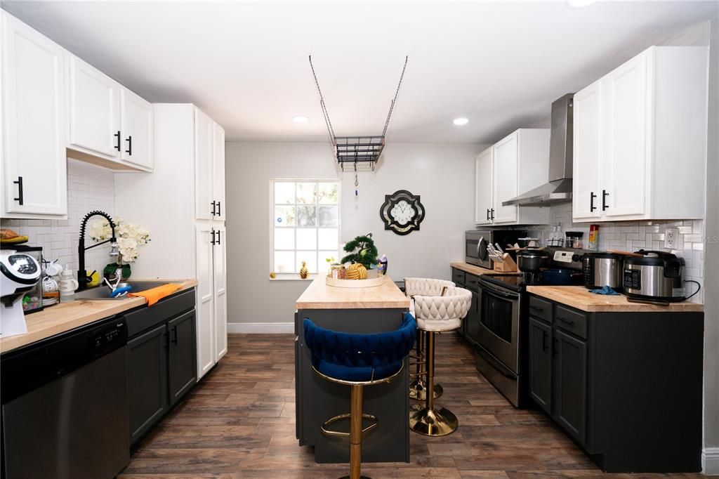 For Sale: $468,000 (3 beds, 2 baths, 2956 Square Feet)