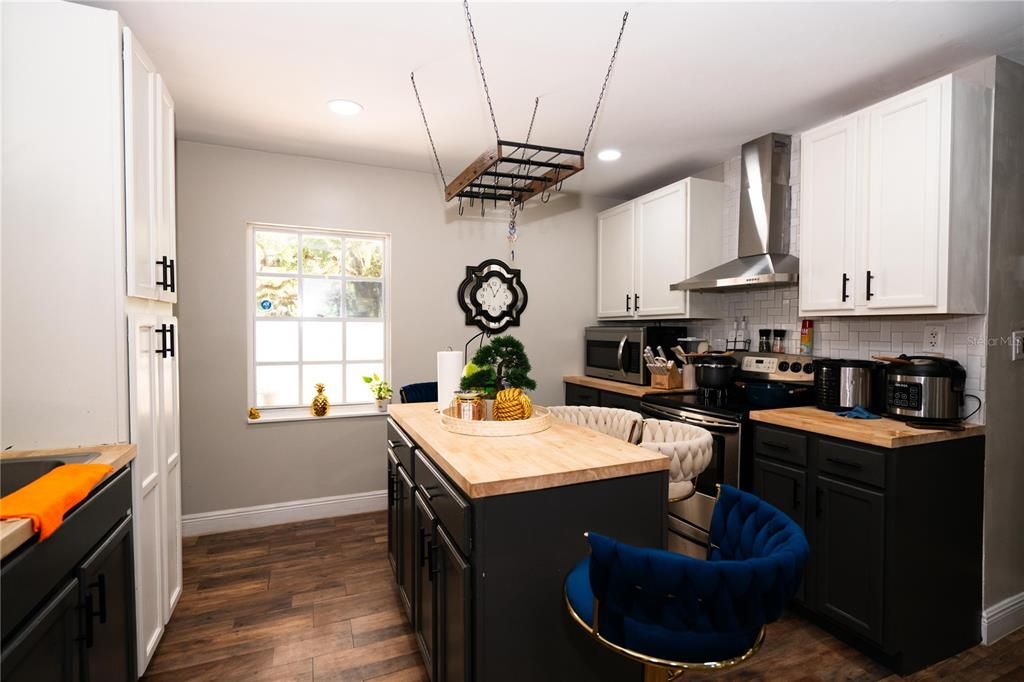 For Sale: $468,000 (3 beds, 2 baths, 2956 Square Feet)