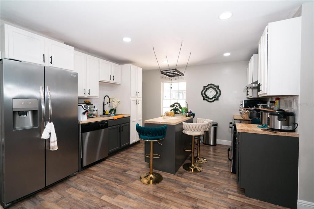 For Sale: $468,000 (3 beds, 2 baths, 2956 Square Feet)