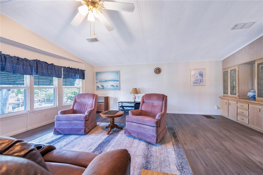 На продажу: $150,000 (2 спален, 2 ванн, 1344 Квадратных фут)