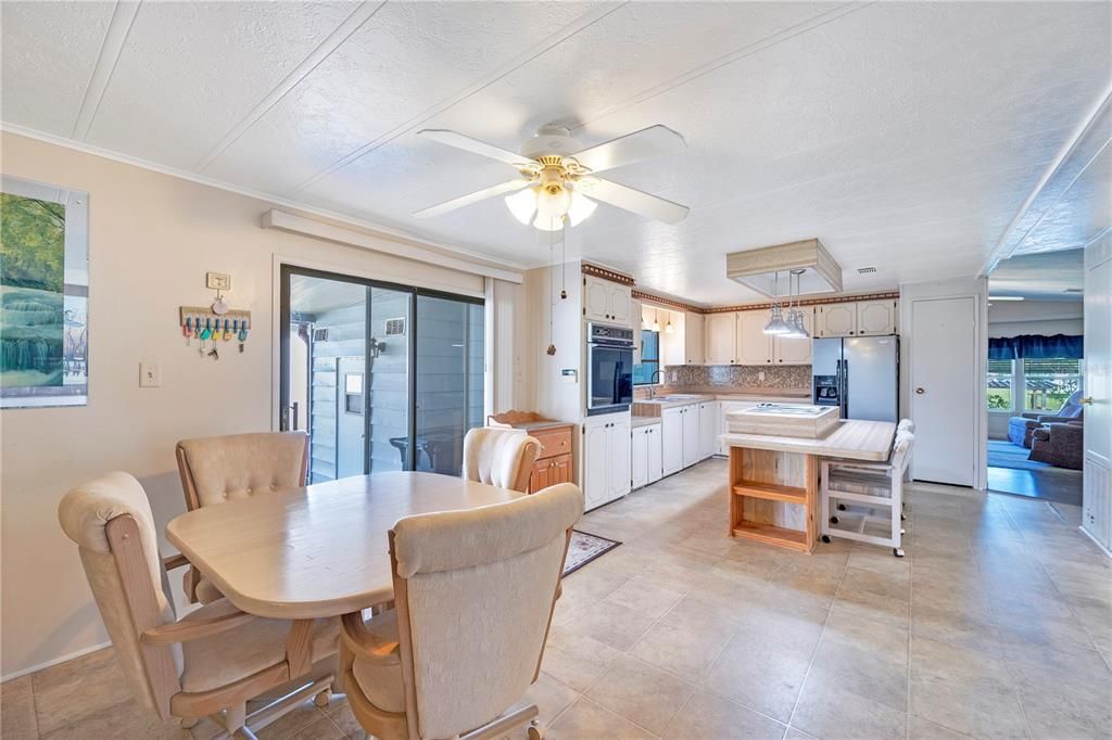 На продажу: $150,000 (2 спален, 2 ванн, 1344 Квадратных фут)