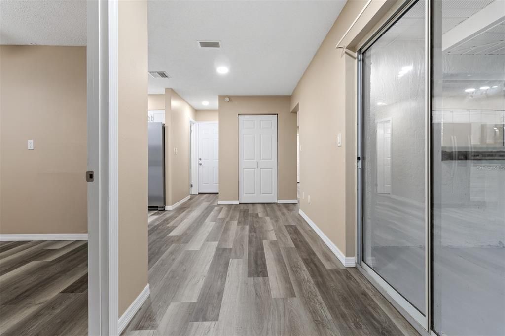 На продажу: $299,999 (3 спален, 2 ванн, 1275 Квадратных фут)