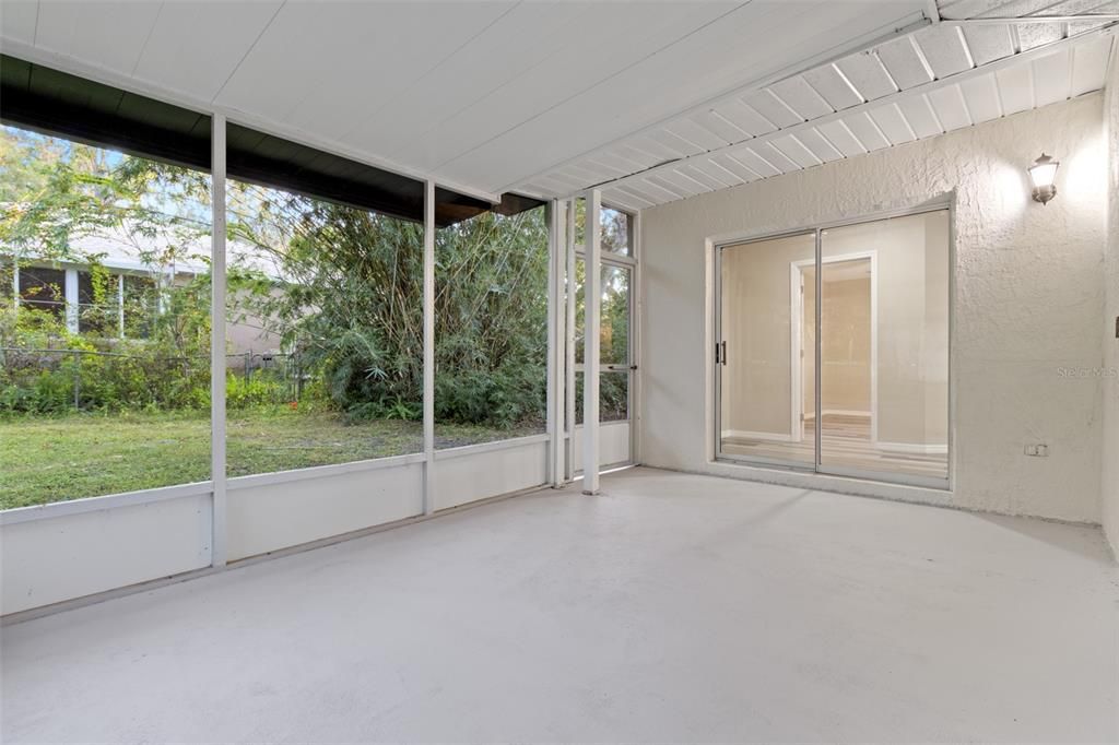 На продажу: $299,999 (3 спален, 2 ванн, 1275 Квадратных фут)