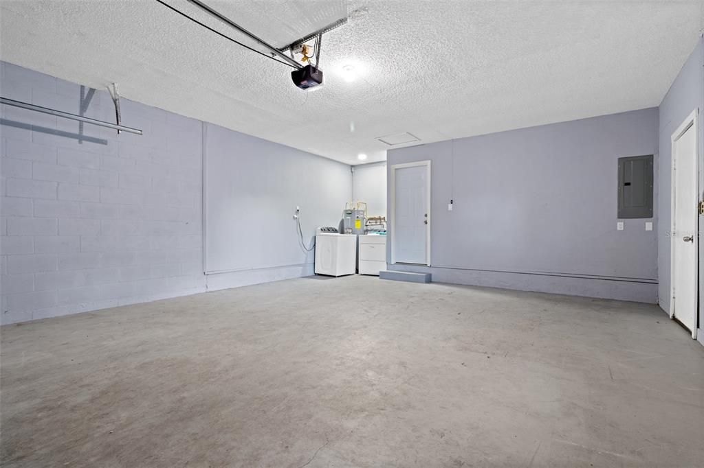 На продажу: $299,999 (3 спален, 2 ванн, 1275 Квадратных фут)