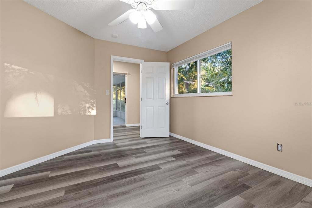 На продажу: $299,999 (3 спален, 2 ванн, 1275 Квадратных фут)