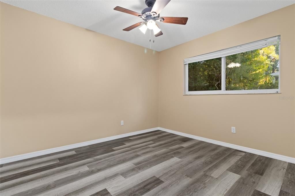 На продажу: $299,999 (3 спален, 2 ванн, 1275 Квадратных фут)