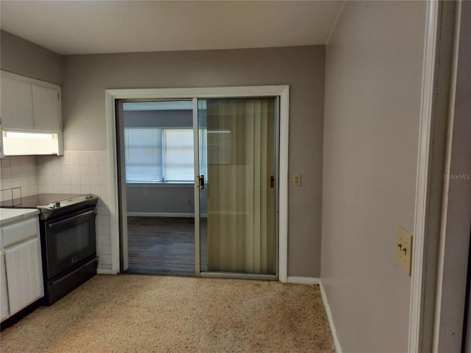 出租: $1,275 (2 贝兹, 1 浴室, 960 平方英尺)