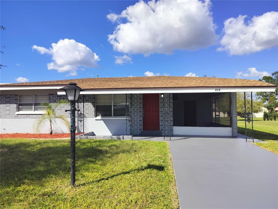 出租: $1,275 (2 贝兹, 1 浴室, 960 平方英尺)