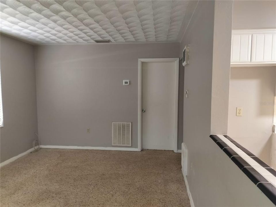 出租: $1,275 (2 贝兹, 1 浴室, 960 平方英尺)