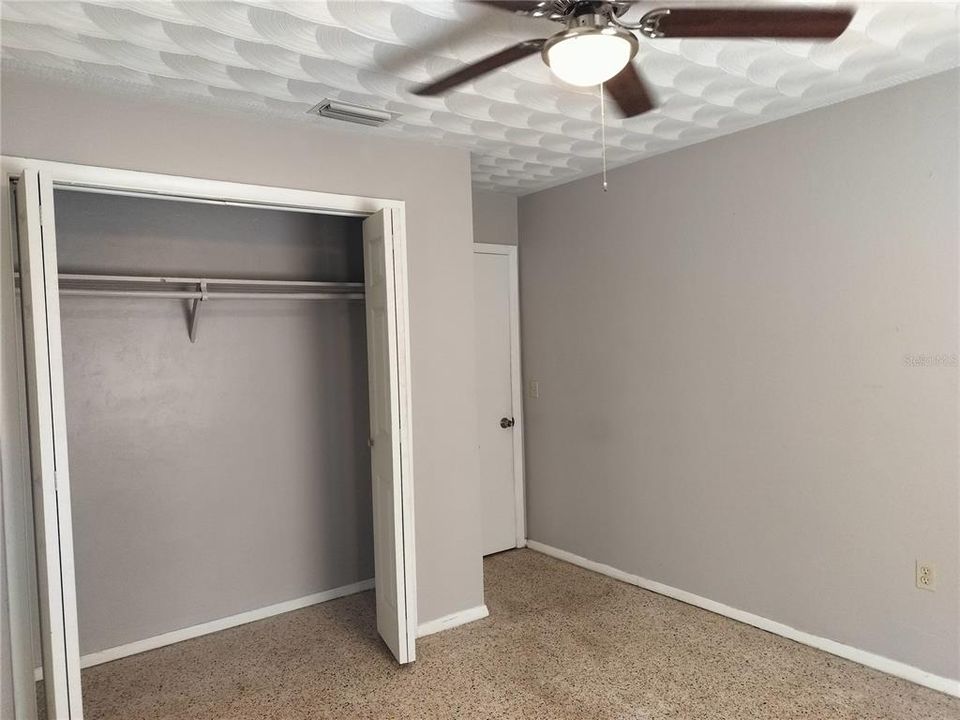 出租: $1,275 (2 贝兹, 1 浴室, 960 平方英尺)