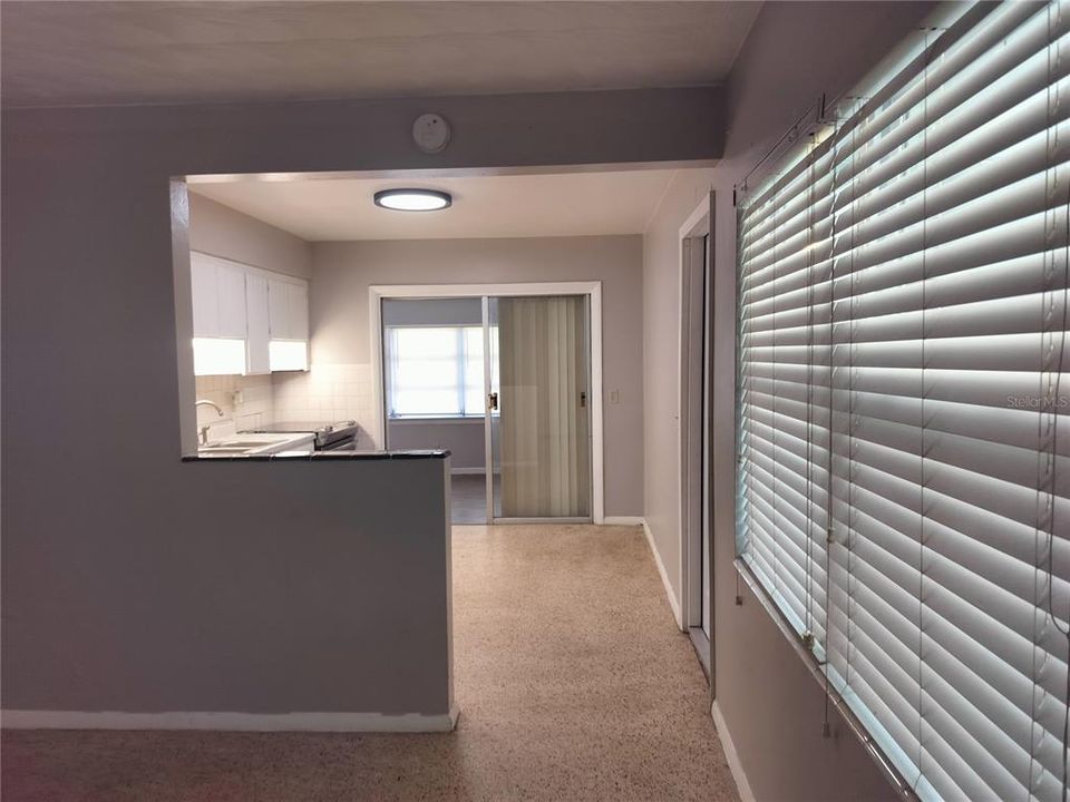 出租: $1,275 (2 贝兹, 1 浴室, 960 平方英尺)