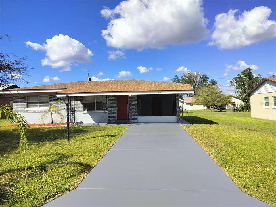 出租: $1,275 (2 贝兹, 1 浴室, 960 平方英尺)