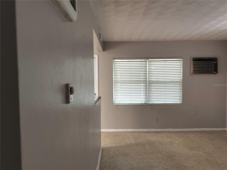 出租: $1,275 (2 贝兹, 1 浴室, 960 平方英尺)