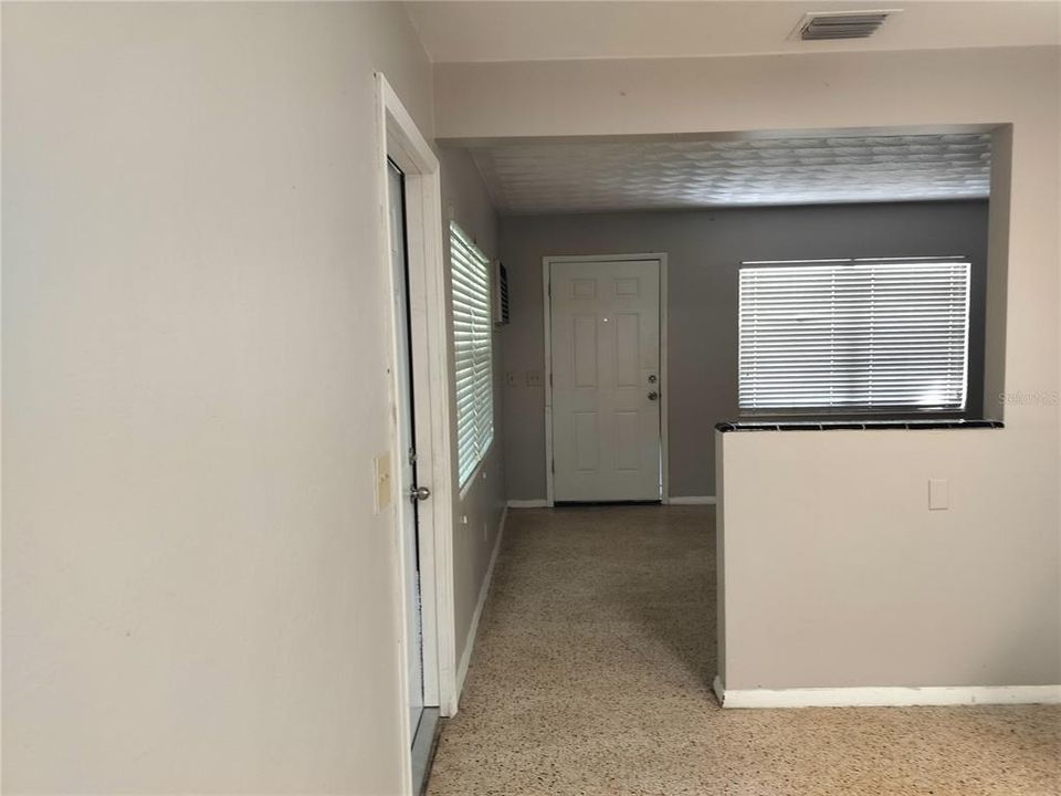 出租: $1,275 (2 贝兹, 1 浴室, 960 平方英尺)