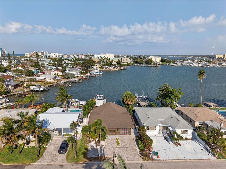 Active With Contract: $800,000 (2 beds, 2 baths, 1375 Square Feet)