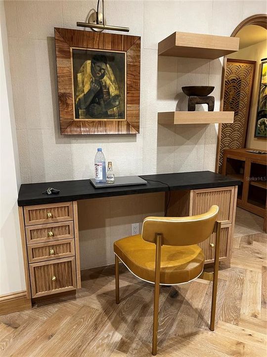 Active With Contract: $800,000 (2 beds, 2 baths, 1375 Square Feet)