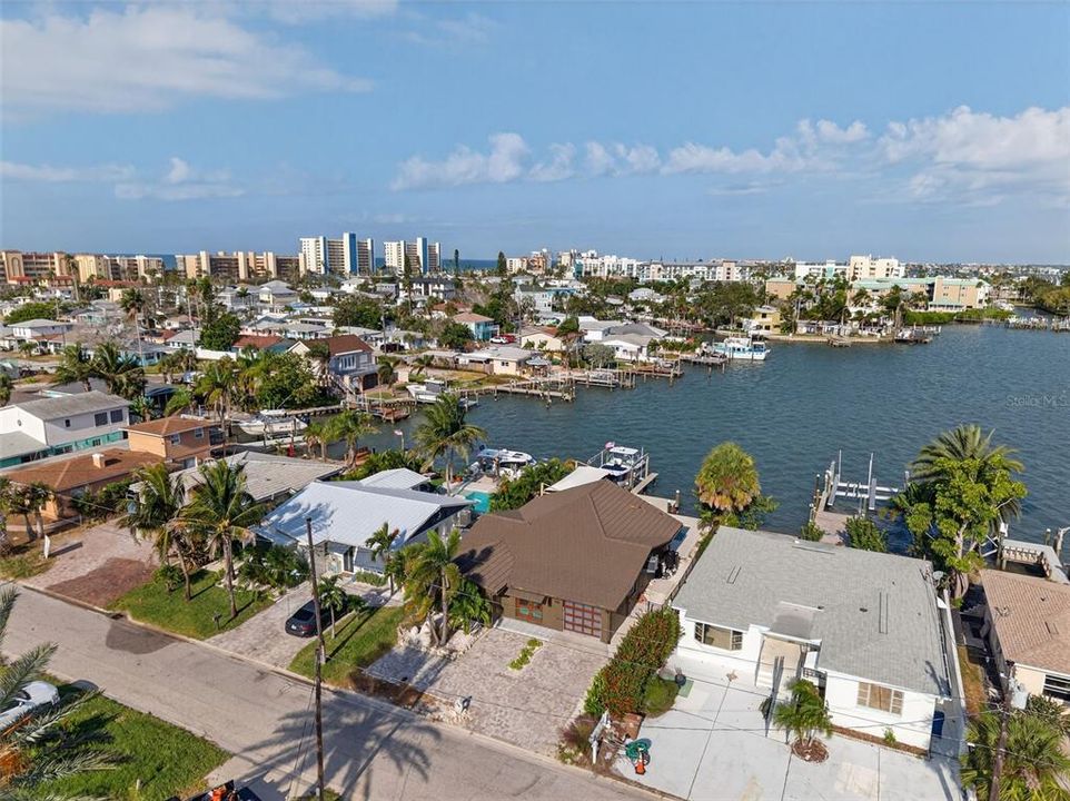 Active With Contract: $800,000 (2 beds, 2 baths, 1375 Square Feet)