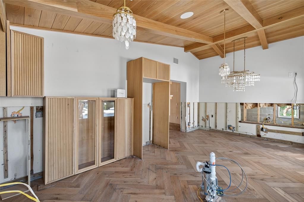 Active With Contract: $800,000 (2 beds, 2 baths, 1375 Square Feet)