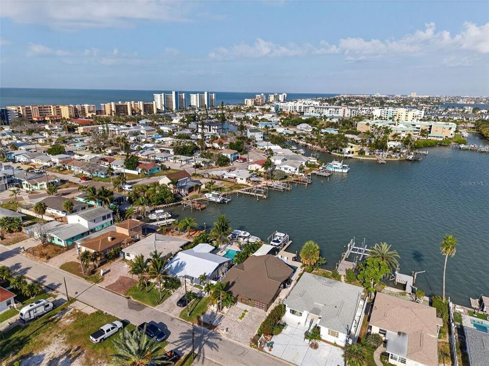 Active With Contract: $800,000 (2 beds, 2 baths, 1375 Square Feet)