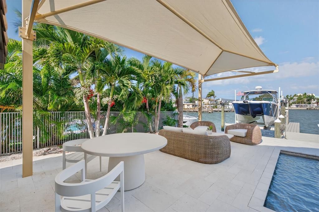 Active With Contract: $800,000 (2 beds, 2 baths, 1375 Square Feet)