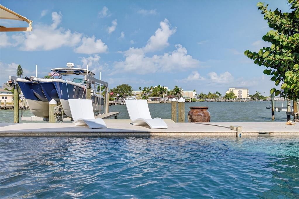 Active With Contract: $800,000 (2 beds, 2 baths, 1375 Square Feet)