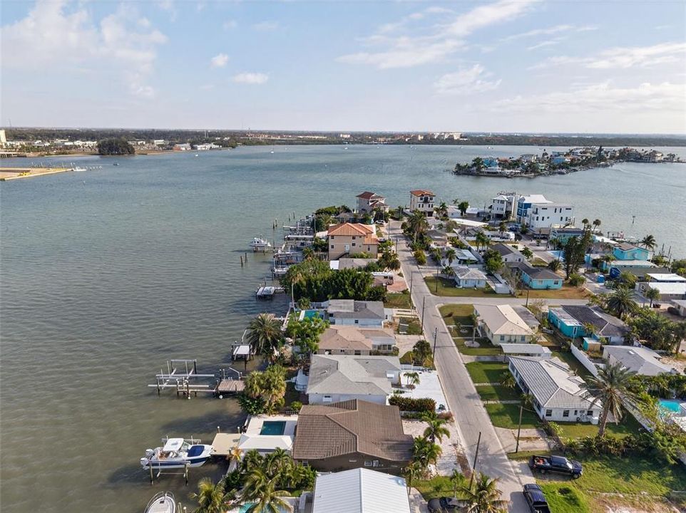 Active With Contract: $800,000 (2 beds, 2 baths, 1375 Square Feet)