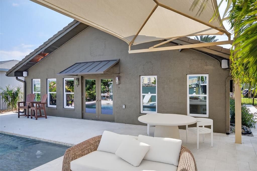 Active With Contract: $800,000 (2 beds, 2 baths, 1375 Square Feet)