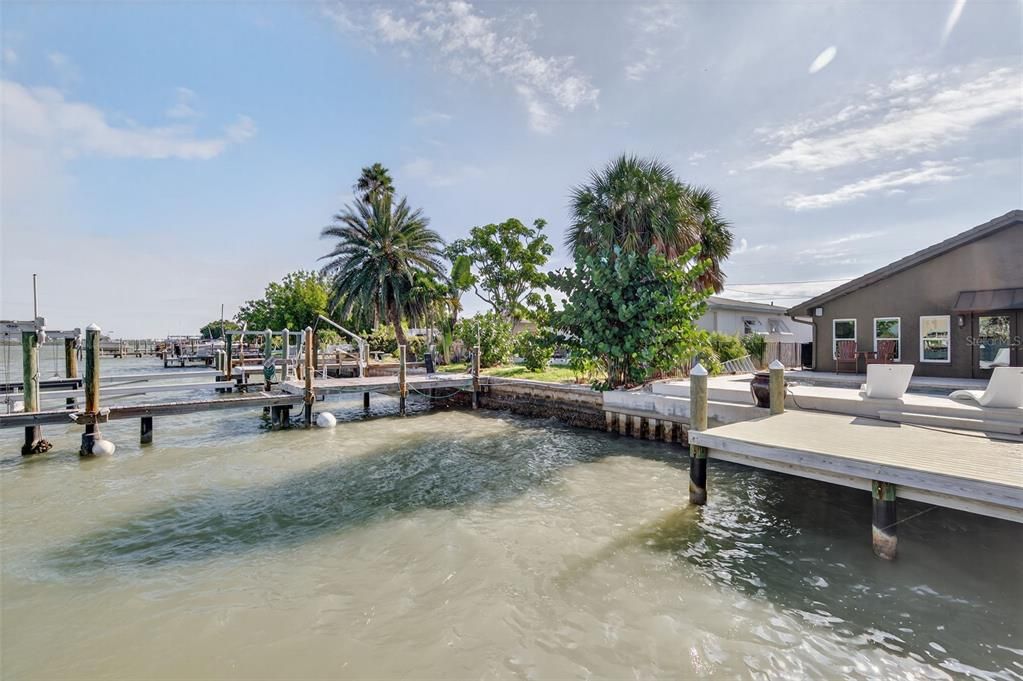 Active With Contract: $800,000 (2 beds, 2 baths, 1375 Square Feet)