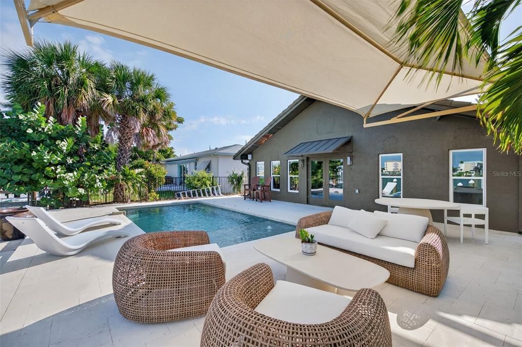 Active With Contract: $800,000 (2 beds, 2 baths, 1375 Square Feet)