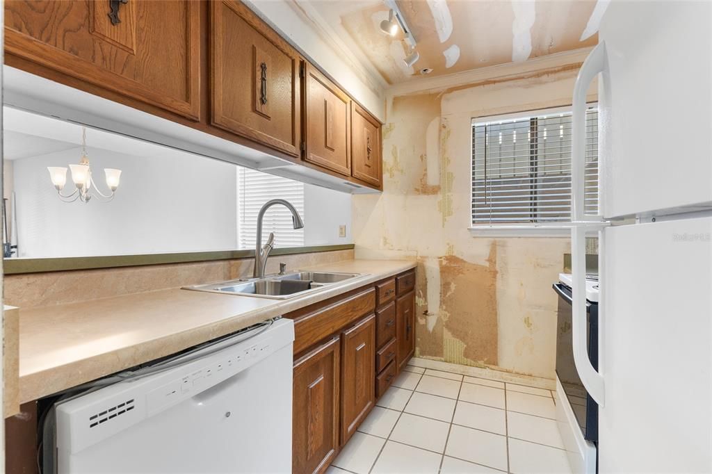 For Sale: $129,000 (2 beds, 2 baths, 1087 Square Feet)