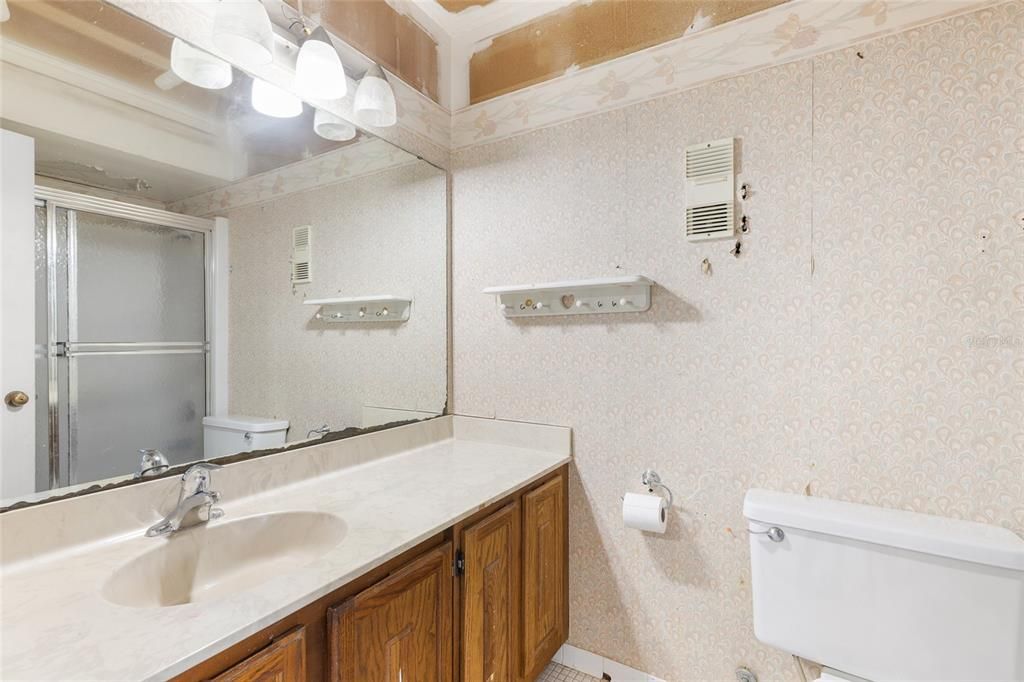 For Sale: $129,000 (2 beds, 2 baths, 1087 Square Feet)