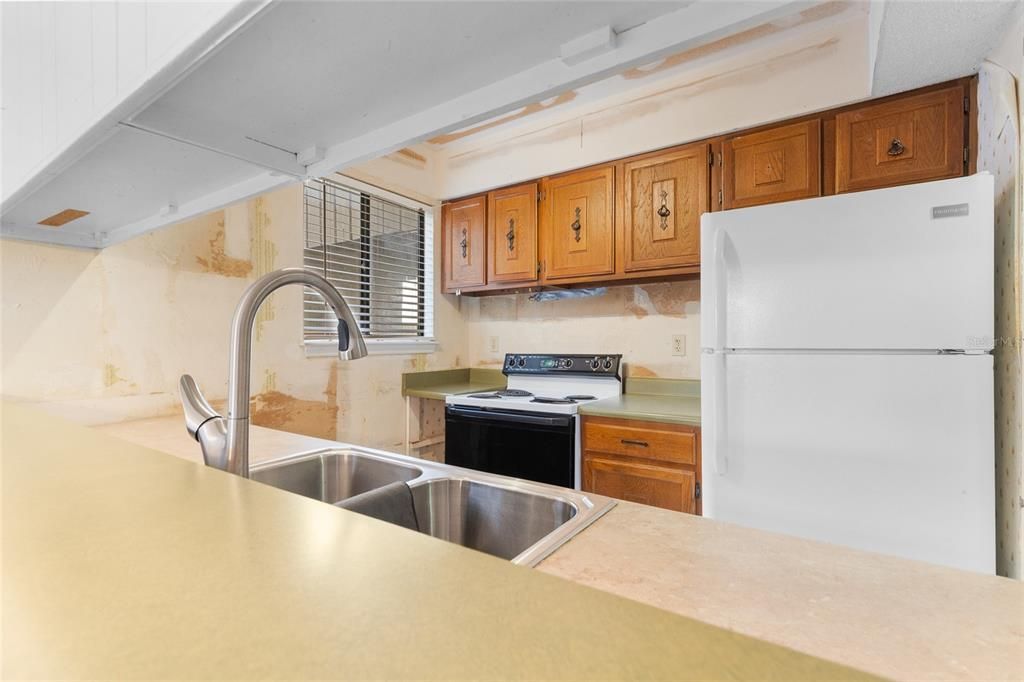 For Sale: $129,000 (2 beds, 2 baths, 1087 Square Feet)