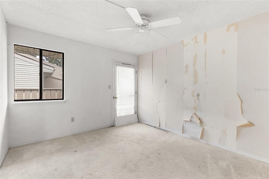 For Sale: $129,000 (2 beds, 2 baths, 1087 Square Feet)