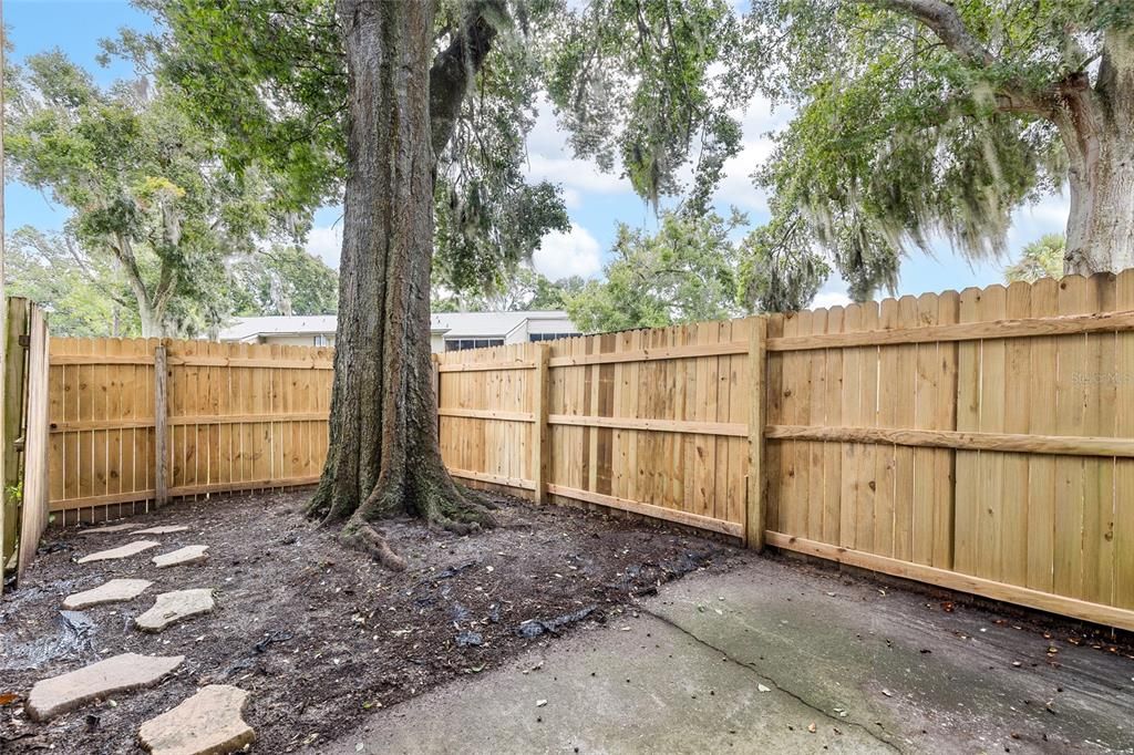 For Sale: $129,000 (2 beds, 2 baths, 1087 Square Feet)