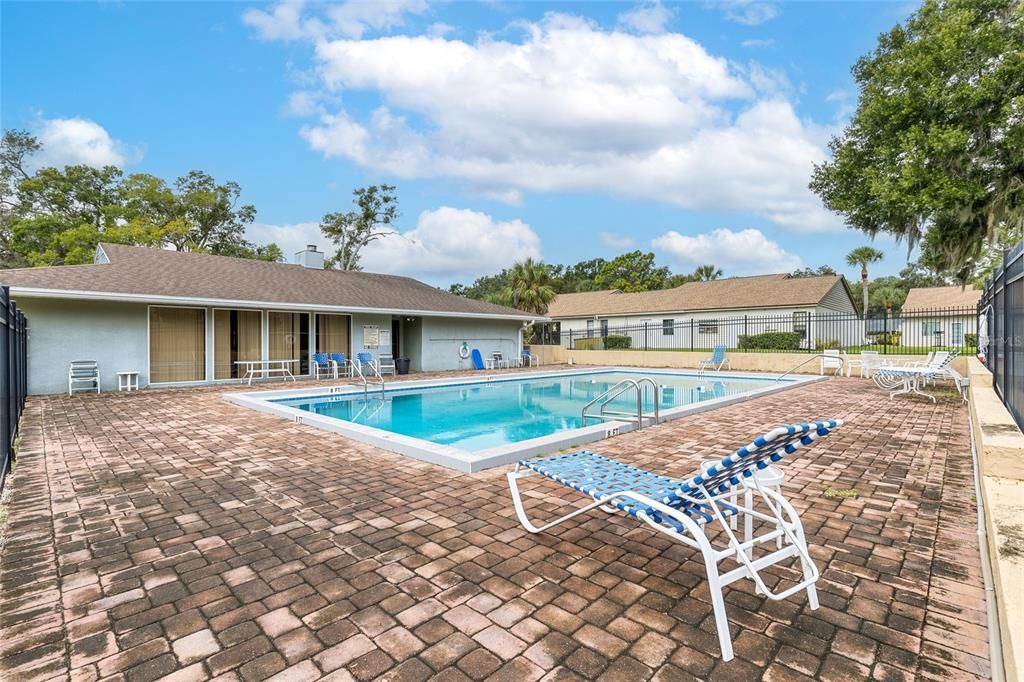 For Sale: $129,000 (2 beds, 2 baths, 1087 Square Feet)