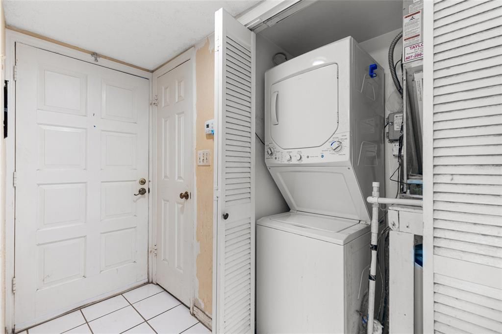 For Sale: $129,000 (2 beds, 2 baths, 1087 Square Feet)