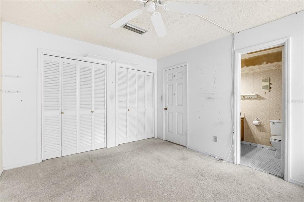 For Sale: $129,000 (2 beds, 2 baths, 1087 Square Feet)