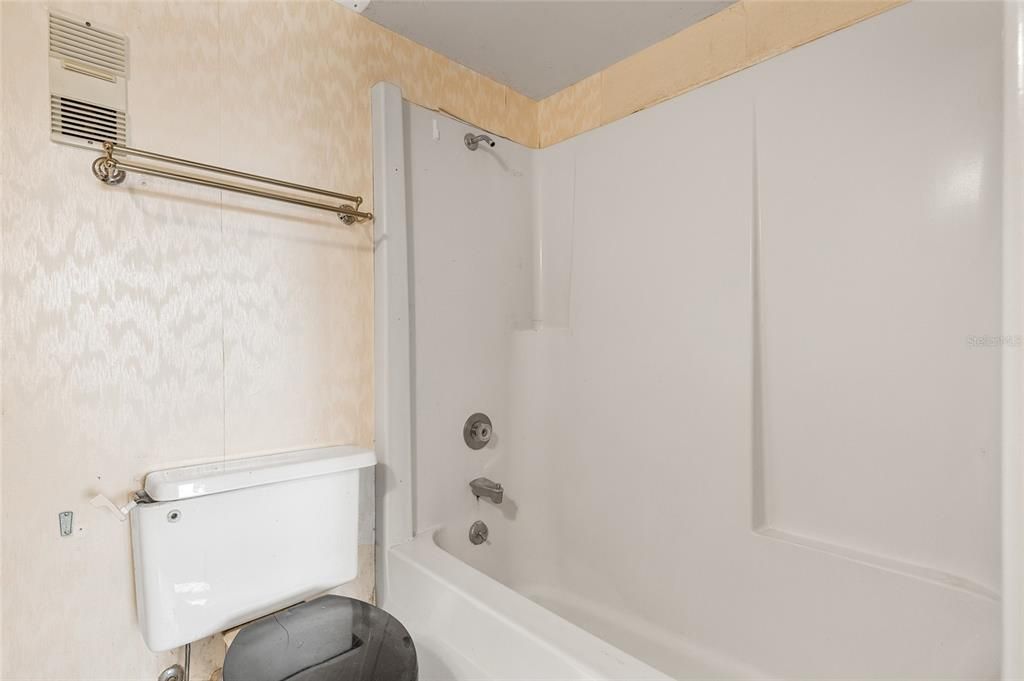 For Sale: $129,000 (2 beds, 2 baths, 1087 Square Feet)