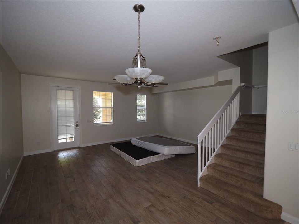 For Rent: $2,100 (3 beds, 2 baths, 1652 Square Feet)