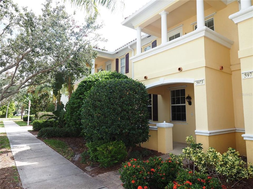 For Rent: $2,100 (3 beds, 2 baths, 1652 Square Feet)