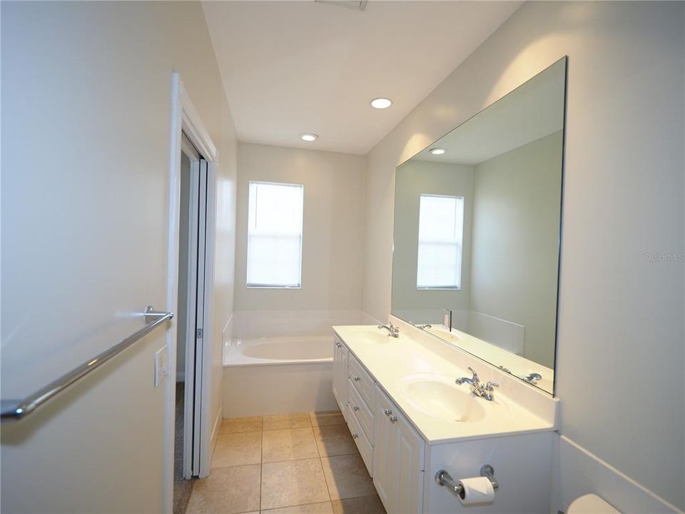 For Rent: $2,100 (3 beds, 2 baths, 1652 Square Feet)