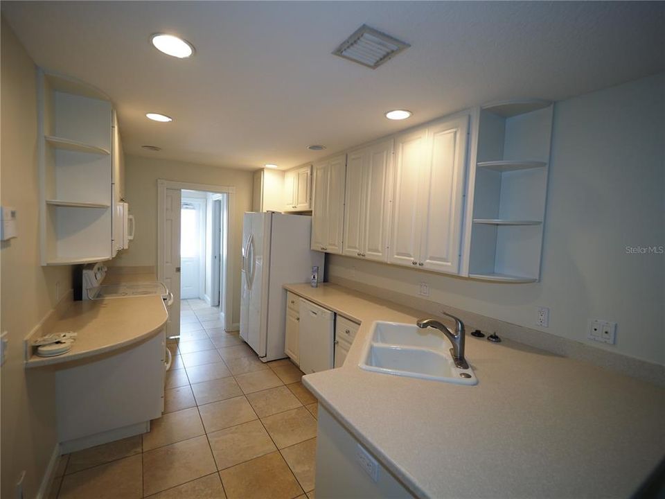 For Rent: $2,100 (3 beds, 2 baths, 1652 Square Feet)