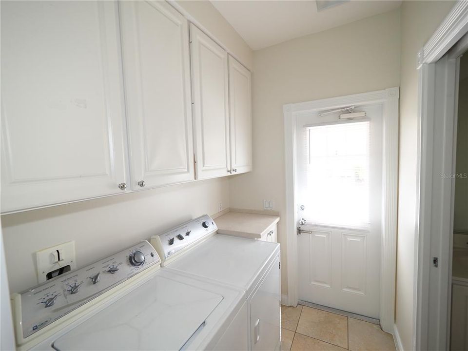 For Rent: $2,100 (3 beds, 2 baths, 1652 Square Feet)