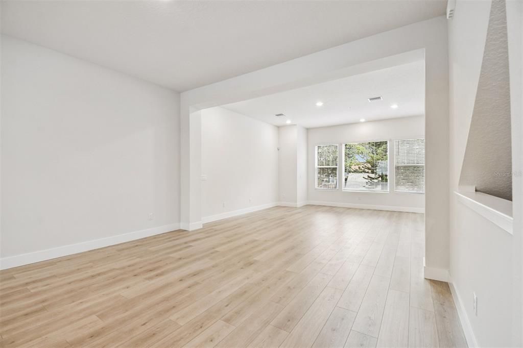 合同活跃: $499,990 (3 贝兹, 3 浴室, 1952 平方英尺)